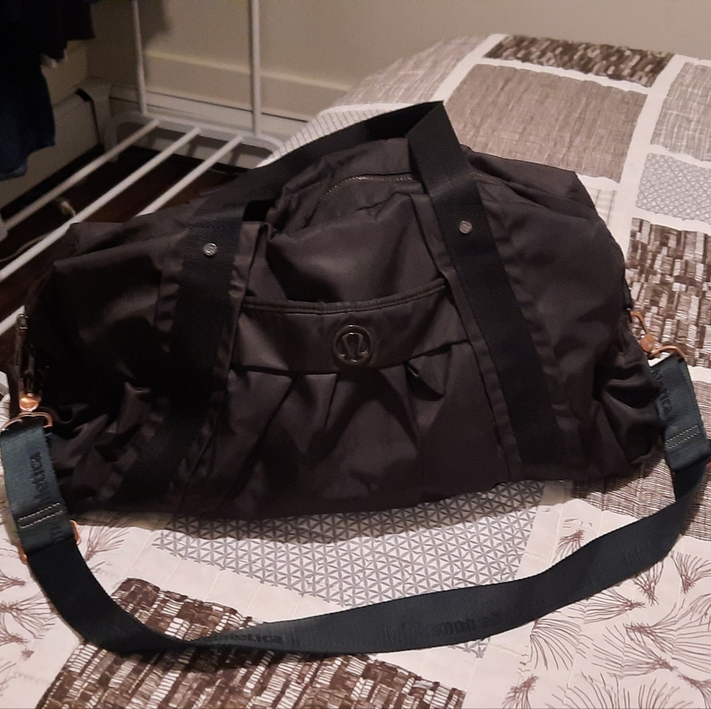 Lululemon gym and messenger bag